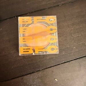 Women's Makeup Highlighter - Shimmering Gold